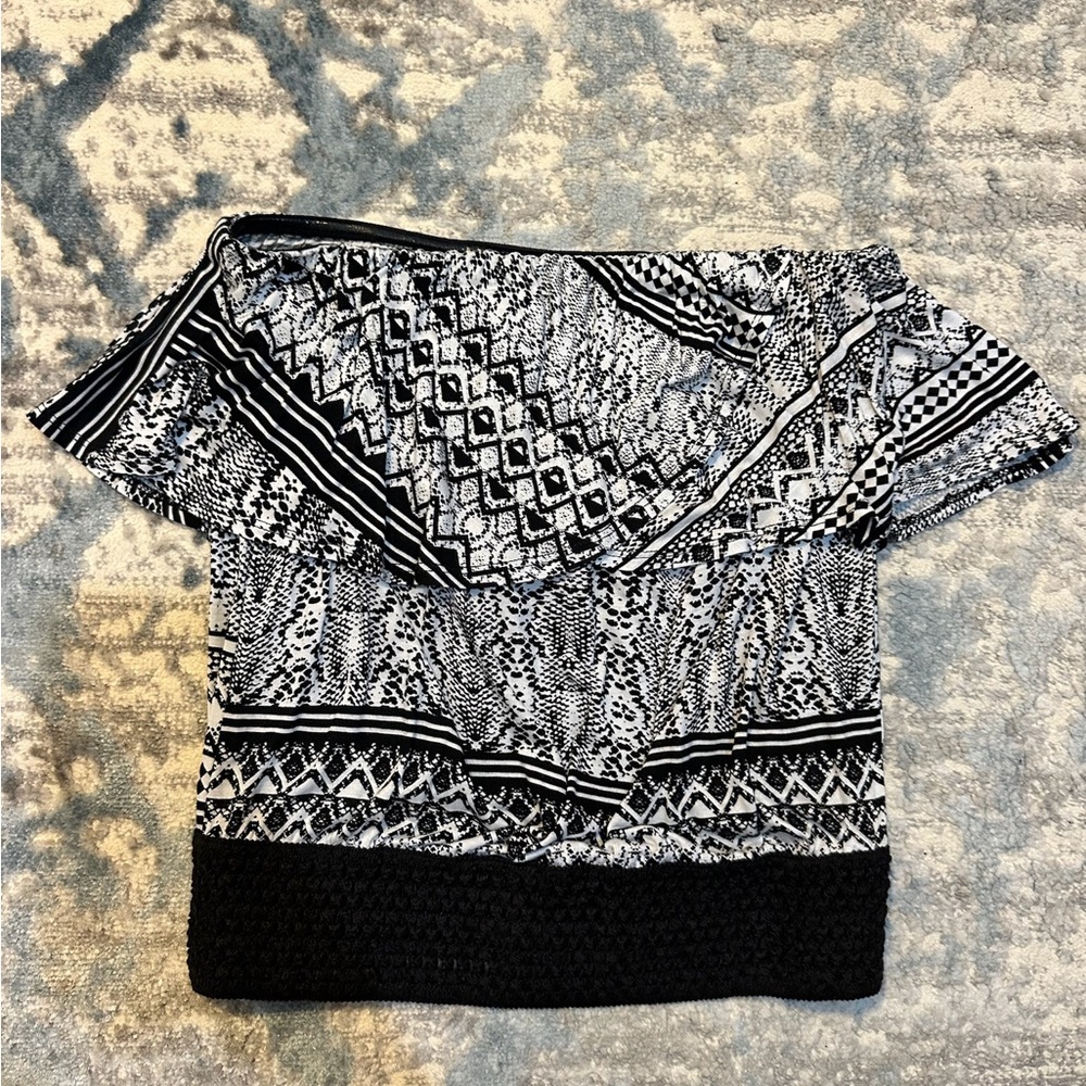 Jessica Simpson Black and White Graphic Asymmetrical Blouse
